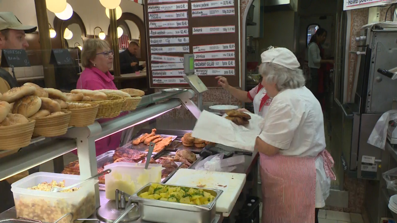 Guláš za 62 korun? V Berouně a Hlinsku se lidé snadno nají do stovky