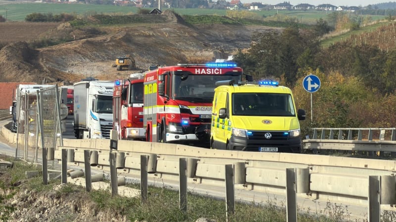 Čelní srážka náklaďáků na Kladensku si vyžádala lidský život