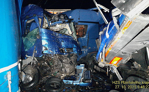 Nehoda dvou nákladních aut zablokovala D5 na Tachovsku, tvoří se kolony