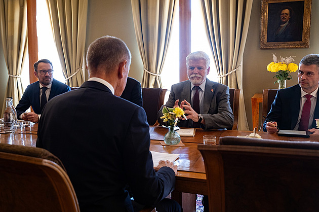 Babiš se pouští do bitvy s Hradem, vláda bude až příští rok, říká politolog