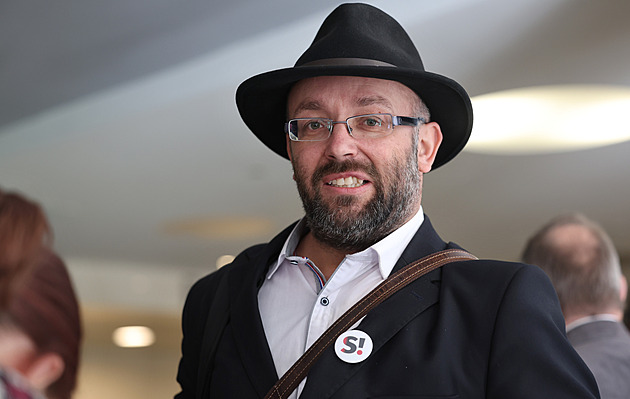 Sterzik skončí jako předseda Stačilo!. Chci zůstat už jen Vidlákem, oznámil