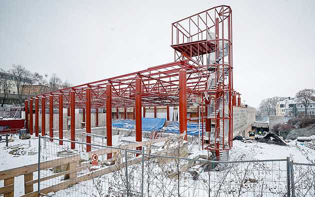 Plavání pod širým nebem. U bazénu v Liberci vznikne venkovní koupaliště