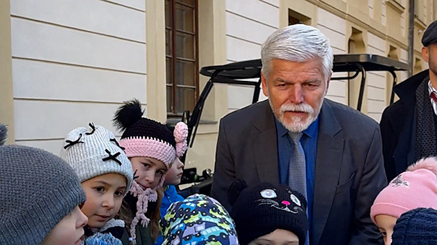 Na co se novináři nezeptali, ale děti ano. Prezidenta navštívili žáci z Děčína