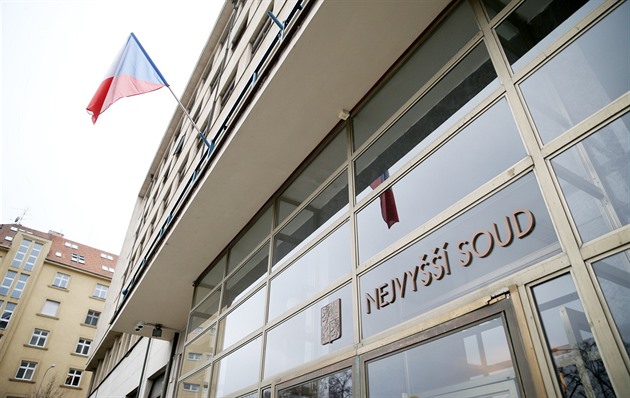 Po srážce vlaku se zatoulanou krávou nemusí chovatel uhradit škodu