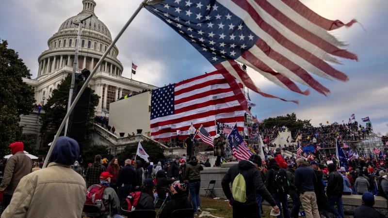 Záhada trubkových bomb u sídla Demokratické strany je zřejmě rozluštěna: FBI má podezřelého