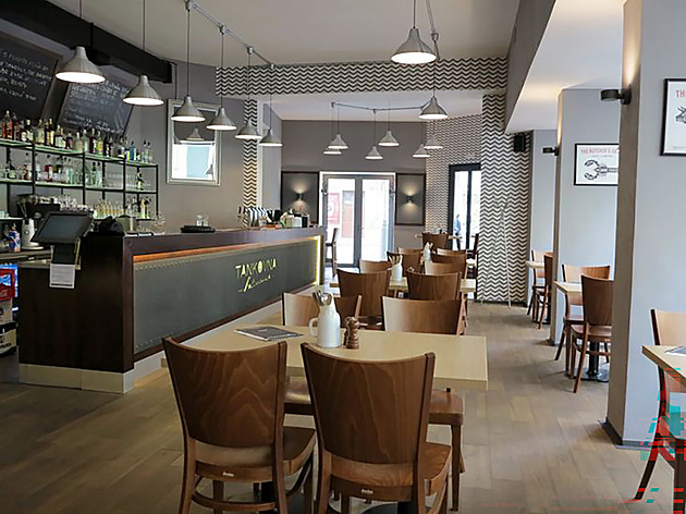 Útěk před Vánocemi. Lidé hledají podniky bez výzdoby a koled, řada míst se přizpůsobila