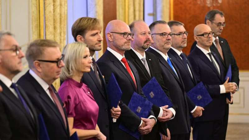 Opozice tepe novou vládu: Koalice slepená hříchy i bizarní koktejl kolaborace a nabubřelého ega