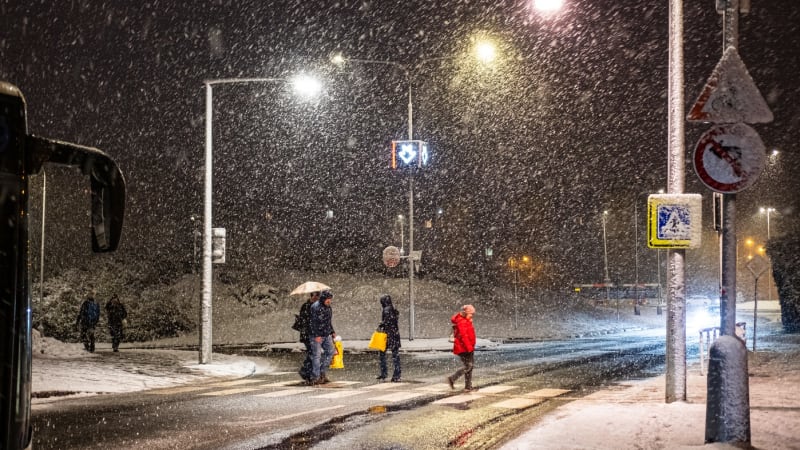 RADAR: Závěje sněhu, silný vítr a mráz vtrhnou do Česka. Teploty spadnou až na minus 11 stupňů