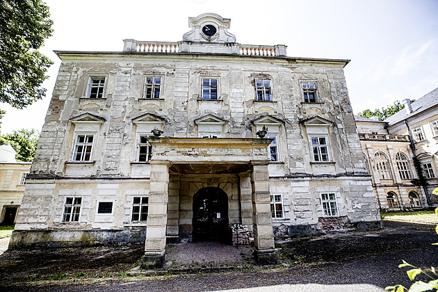 Zloději vykradli zámek, kde odpočíval TGM. Ukradli jeho bustu i starý gramofon