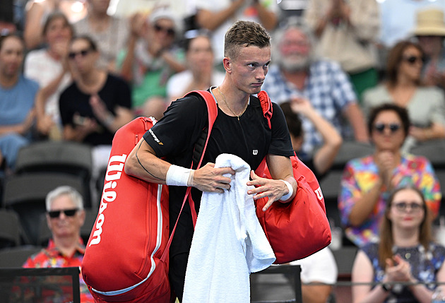 Lehečka titul v Brisbane neobhájí, vzdal kvůli bolestem. Dohrála i Bejlek