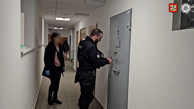 Podvodná call centra na Ukrajině. Policie obvinila další dva Čechy, muže a ženu