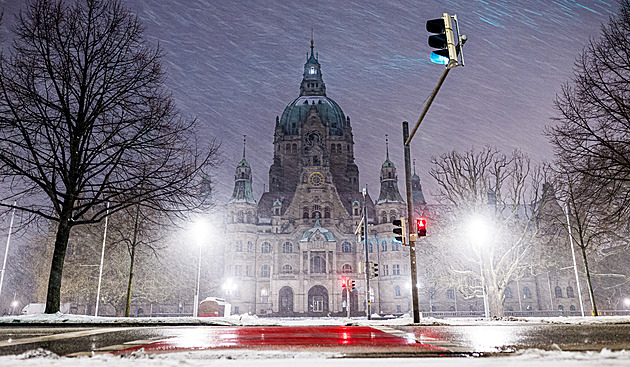 V Německu udeřila sněhová bouře Elli, zavírají se školy