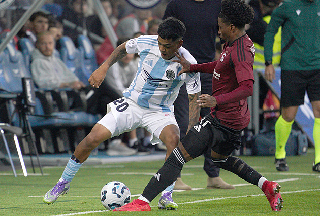 Fotbalové přestupy ONLINE: Posila pro Spartu na cestě, Preciada chtějí Brazilci