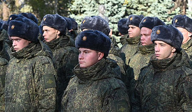 Regiony krvácí, Kreml přitvrzuje. Rusko usilovně shání muže pro další rok války