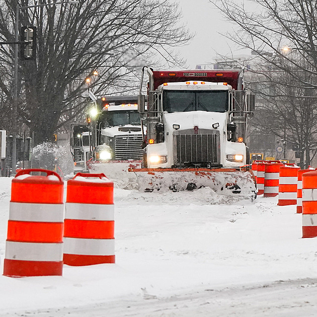 USA svírá velká sněhová bouře. Statisíce domovů jsou bez proudu, lety zrušené