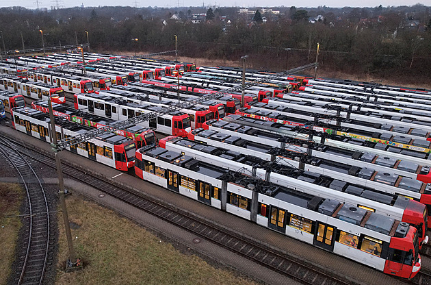 OBRAZEM: Autobus ani tramvaj dnes nečekejte. Německo ochromila stávka v dopravě
