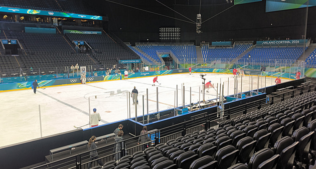 Dostál na ledě, Pastrňák už v Miláně. Češi  trénovali i s dvojicí nečekaných brankářů