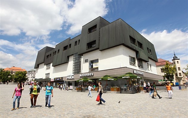 Prior je vředem, náměstí by však mohl oživit. Změnit ho musí pouze vlastník