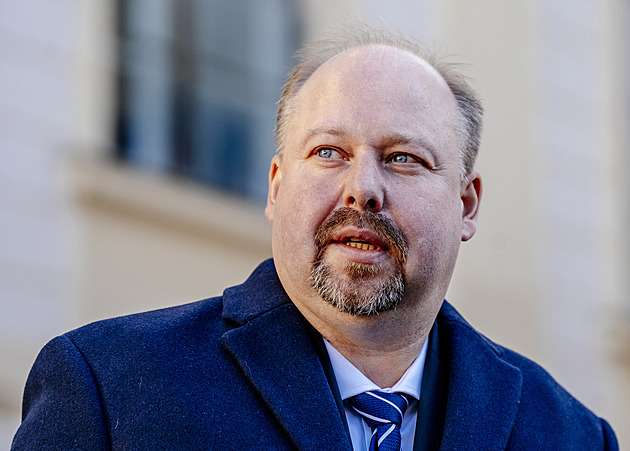 Ministr Tejc hájí rušení okresních soudů. Ušetří to stovky milionů, slibuje