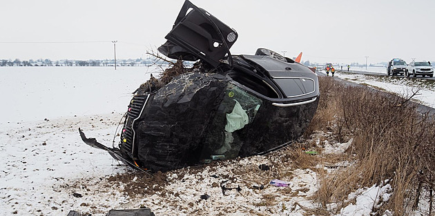 Muže viní ze tří pokusů o vraždu, pobodal taxikářku a najel do vozu v protisměru