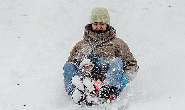 Meteorologové vydali výstrahu na sníh. Mapa ukazuje, kde do rána napadne až 12 centimetrů