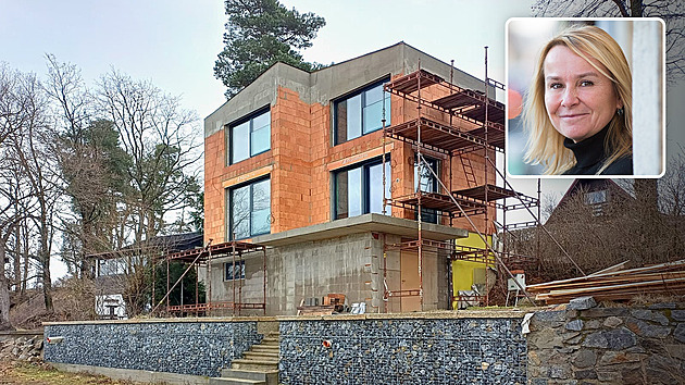 Nerezignuji, ale nechám zbourat patro, oznámila radní v kauze stavby domu