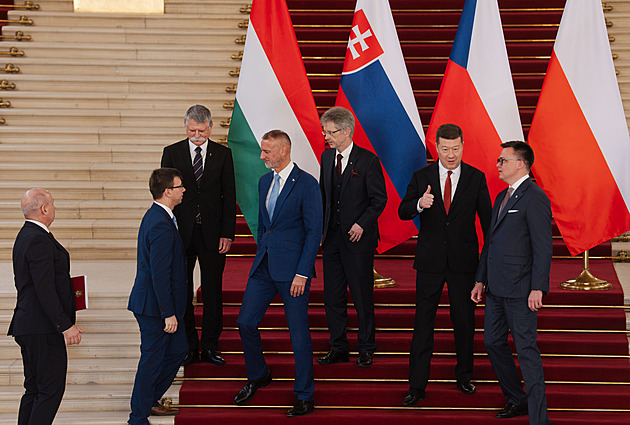 OBRAZEM: Jak bouřlivé to v Budapešti bylo, když dorazili Okamura a Vystrčil