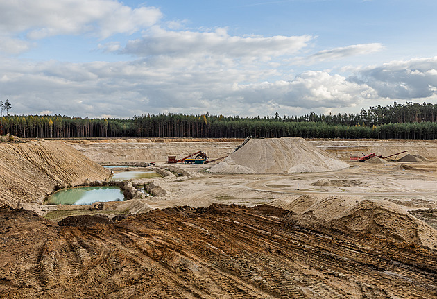 Firma chce těžit písek sedm dní v týdnu. Třináct let jenom hluk, varuje spolek