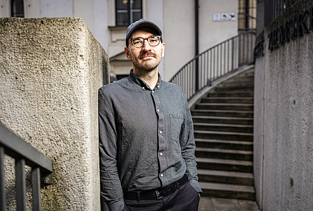 Vydal se špatnou cestou, ale není nutně zlý, líčí režisér hlavního hrdinu Poberty