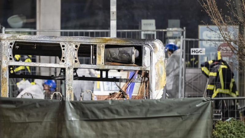 Další tragédie ve Švýcarsku. Autobus zachvátily plameny, na místě jsou mrtví i zranění