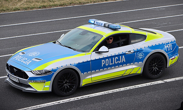 Polská policie se bude prohánět ve Fordu Mustang, který zabavila opilému řidiči