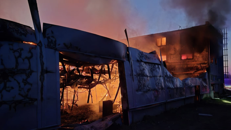 Velký požár v Pardubicích mohli založit úmyslně. Policie prověřuje politický motiv