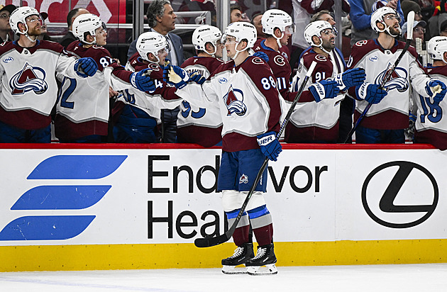 Nečas třemi body režíroval výhru, Dostál uspěl v souboji českých gólmanů