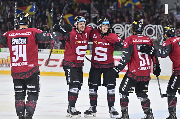 Hádka o puk, Sparta opět přežila. Chlapíka těší: S nožem pod krkem hrajeme nejlépe