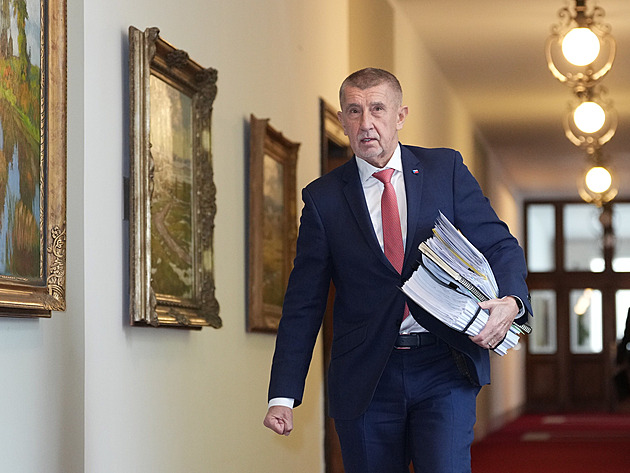 Babiš jednal s pumpaři. Vláda rozhoduje o zastropování marží při prodeji nafty