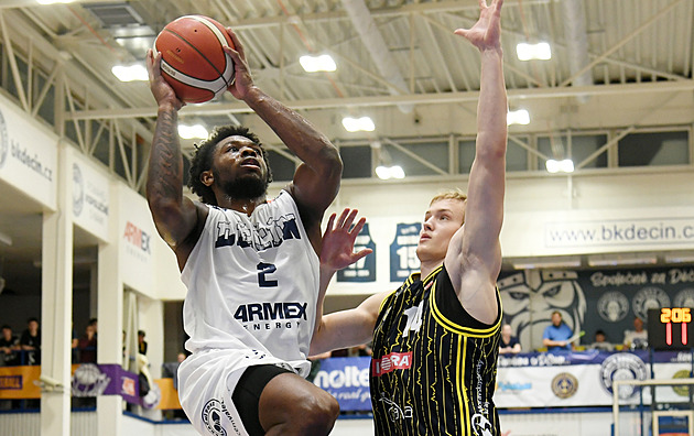 Razantní škrty v Děčíně: před play off končí top střelec i další Američan