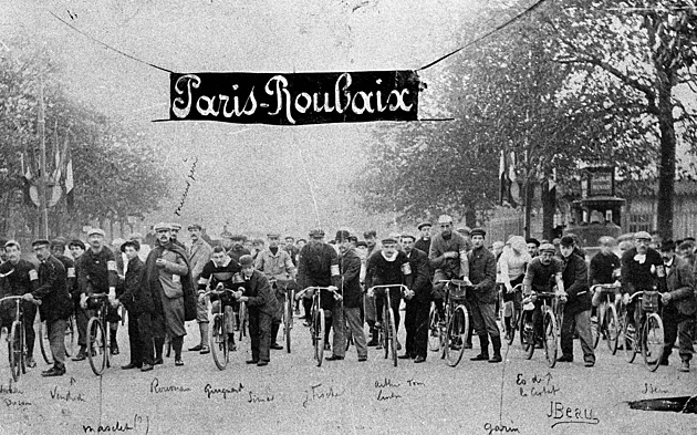 Závod pro velocipedisty a motocykle. O Paříž–Roubaix si Češi četli už před sto lety