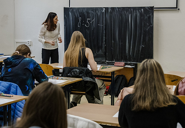 Na matiku málo času i zvláštní úloha. Deváťáci líčí první dojmy z přijímaček