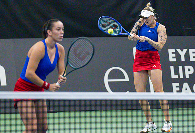 Češkám se postup v BJK Cupu vzdaluje, Vondroušová s Valentovou nezvládly debl