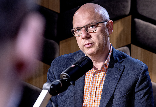 Maďarsko čeká boj o moc. Šéfa diplomacie mohou obvinit z vlastizrady, říká politolog