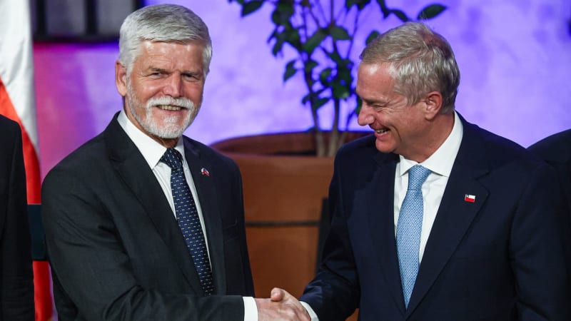 Rýpnutí do Klause: Prezident Pavel „vrátil“ v Chile po 15 letech protokolární pero