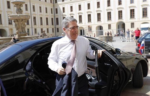 Česko si předvolalo ruského velvyslance. To vy porušujete mezinárodní právo, řekl