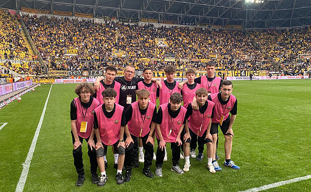 30 tisíc fanoušků, chrám Dynama. Kluci z Děčína podávali míče ve 2. bundeslize