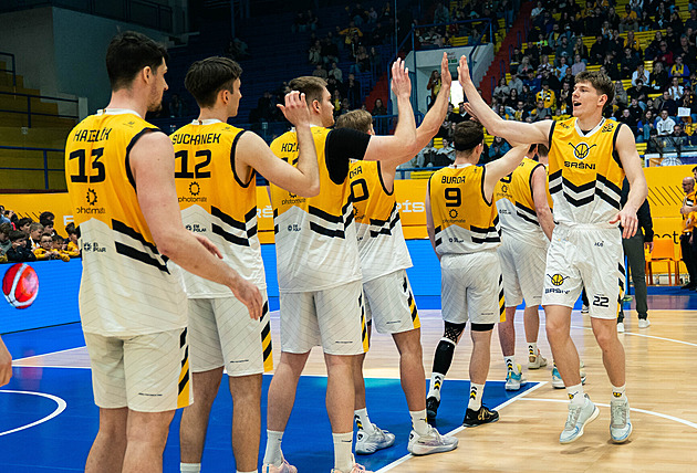 Největší basketbalová show v Česku. Milujeme trenérovy tanečky, jásají fanynky Písku