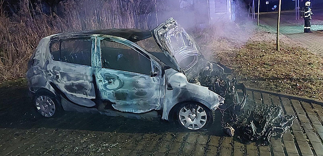 Politici hledají postavu na pozadí žhářského útoku, odměnu 200 tisíc dají ze svého