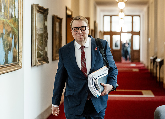 Juchelka řekl, kolik míst v Česku zruší AI. Čtyřdenní pracovní týden nechce