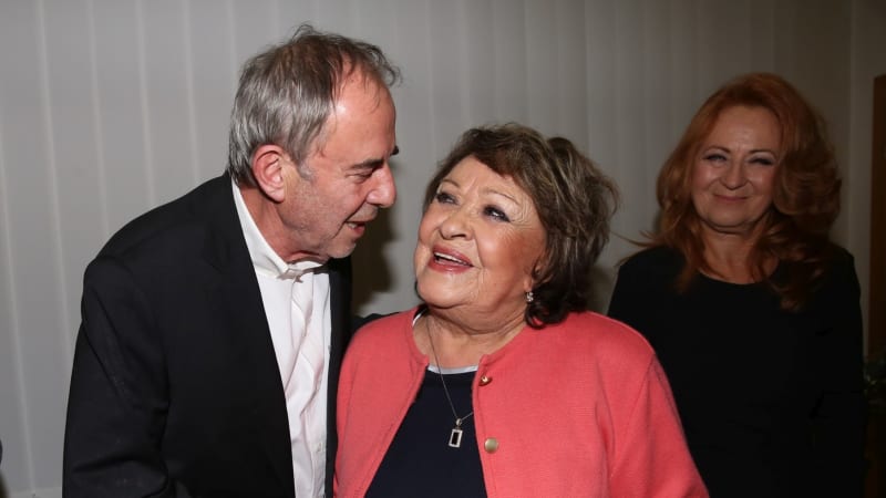 Osudoví muži Jiřiny Bohdalové: Vědec, herec a miliardář. Jaké byly vztahy slavné herečky?