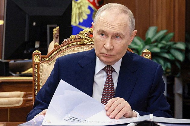 Putin má teď příležitost testovat NATO. Váhavosti může využít, děsí státníky