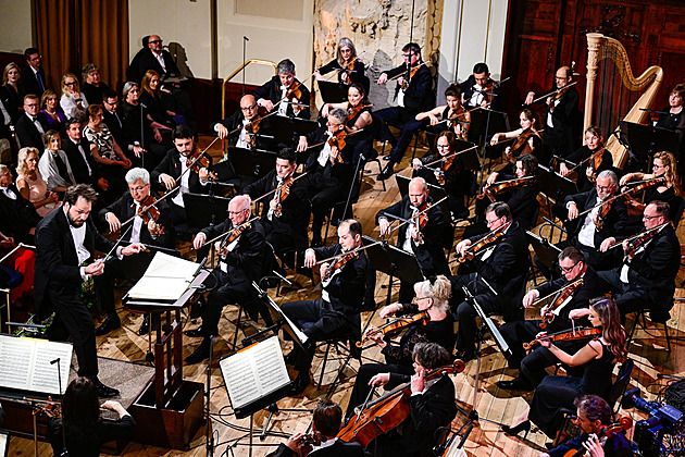 Pražské jaro odstartovalo v Obecním domě. Orchestr vedl Popelka