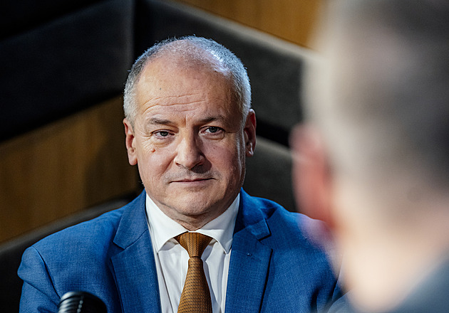 Mají se Češi bát eboly? Hostem Rozstřelu bude epidemiolog Roman Prymula, ptejte se